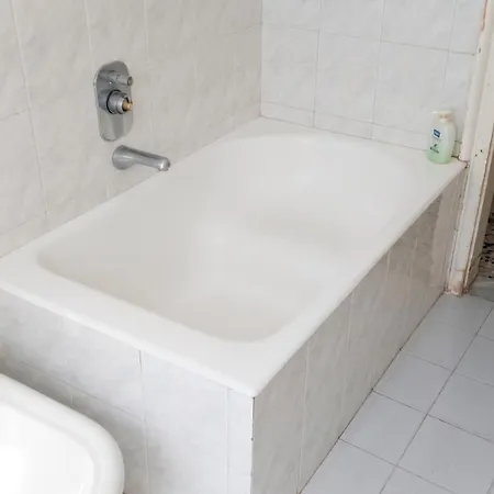 Spacious In Pescara, 120 M², Ideal For Families Appartamento Pescara